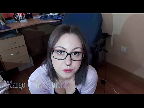❤️ Neska sexy betaurrekoekin dildoa zurrupatzen du kameraren aurrean Porno gugan ❌❤