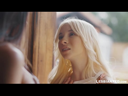 ❤️ Neska hilabete batzuk geroago etxera dator eta amaordearen puxa jaten amaitzen du Porno gugan ❌❤