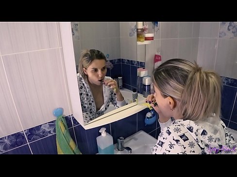 ❤️ Pijamaz jantzitako gazteekin ahozko esperma amaitzen da ipurdian - Letty Black Porno gugan ❌❤