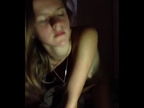 ❤️ Neska bat masturbatzen da eta cums Porno gugan ❌❤