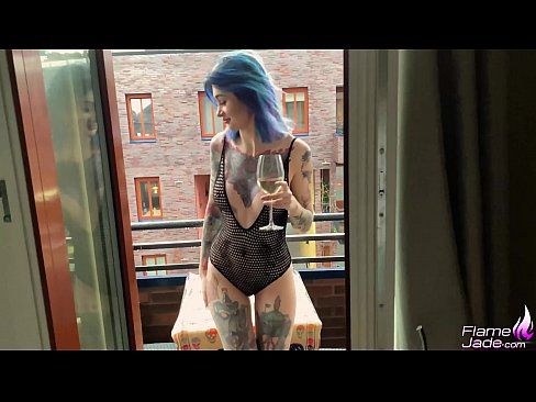 ❤️ Neska Ikaragarria trago batez zurrupatzen eta zeru zabalean sutsuki izorratzen Porno gugan ❌❤